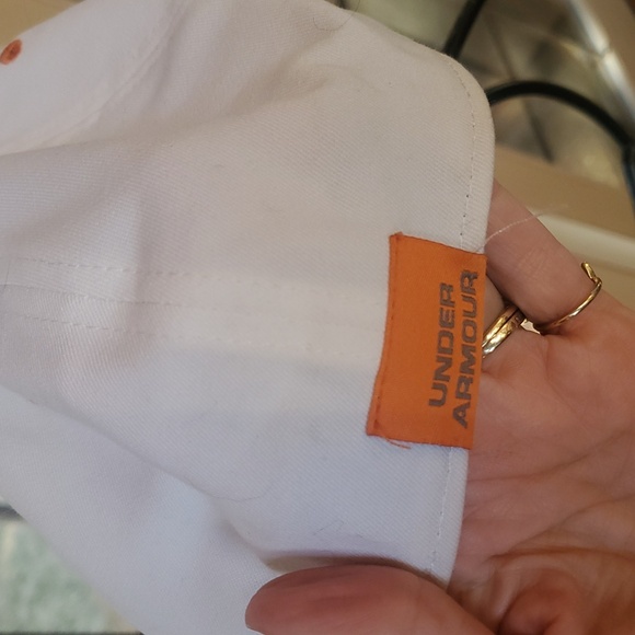 Under Armour White and Black Embroidered Logo Fitted‎ Sz. L-XL Baseball Cap - Picture 3 of 5